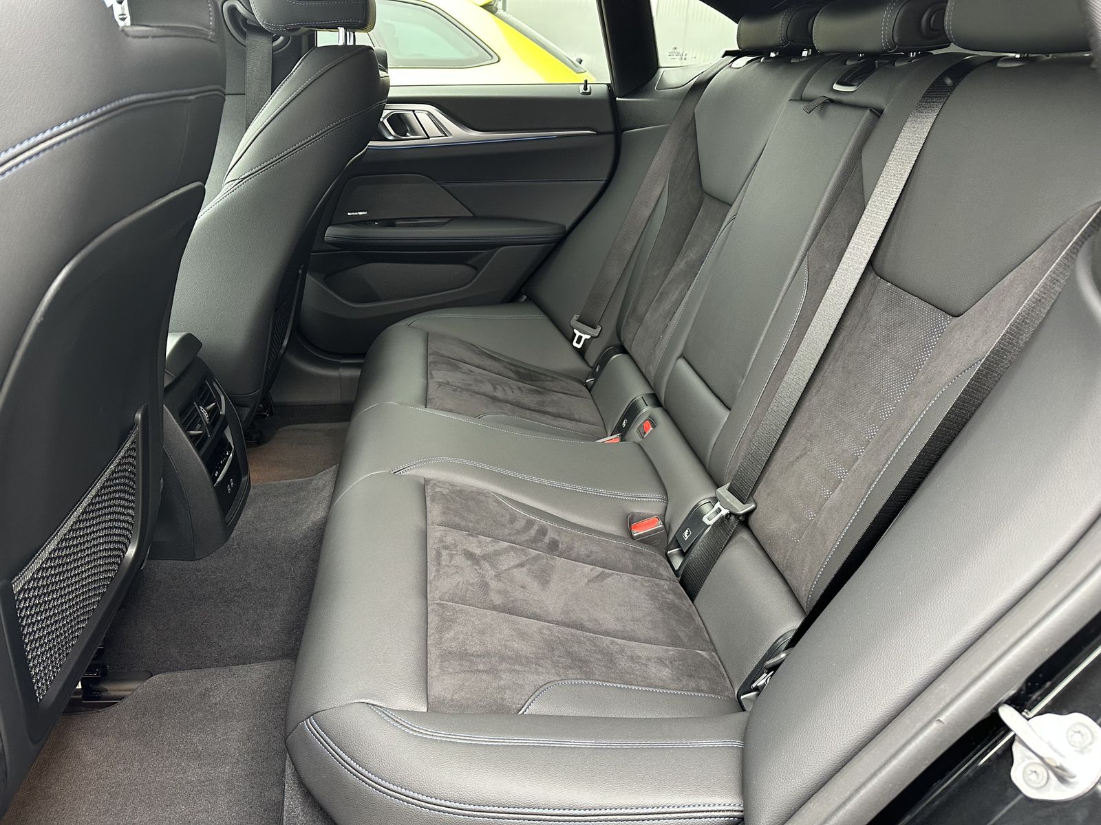 Fahrzeugabbildung BMW i4 40 eDrive M-Sport+NAV+LASER+ACC+360°CAM+AHK