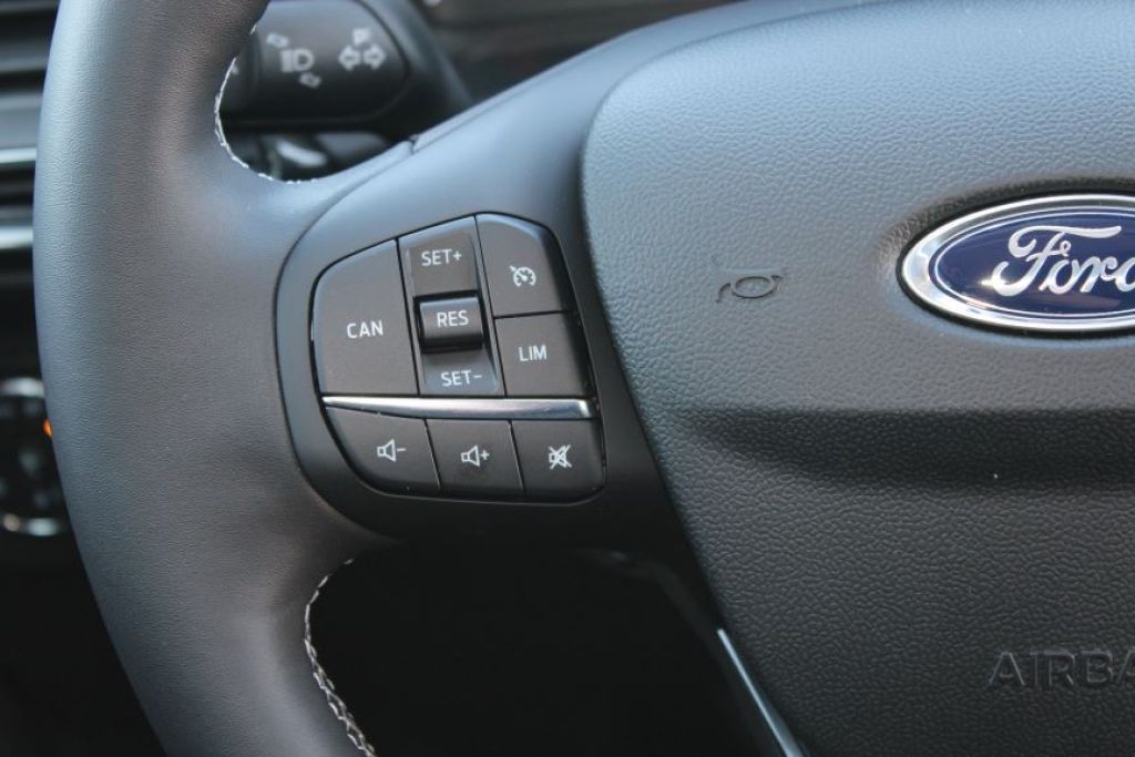 Fahrzeugabbildung Ford Puma Titanium Hybrid