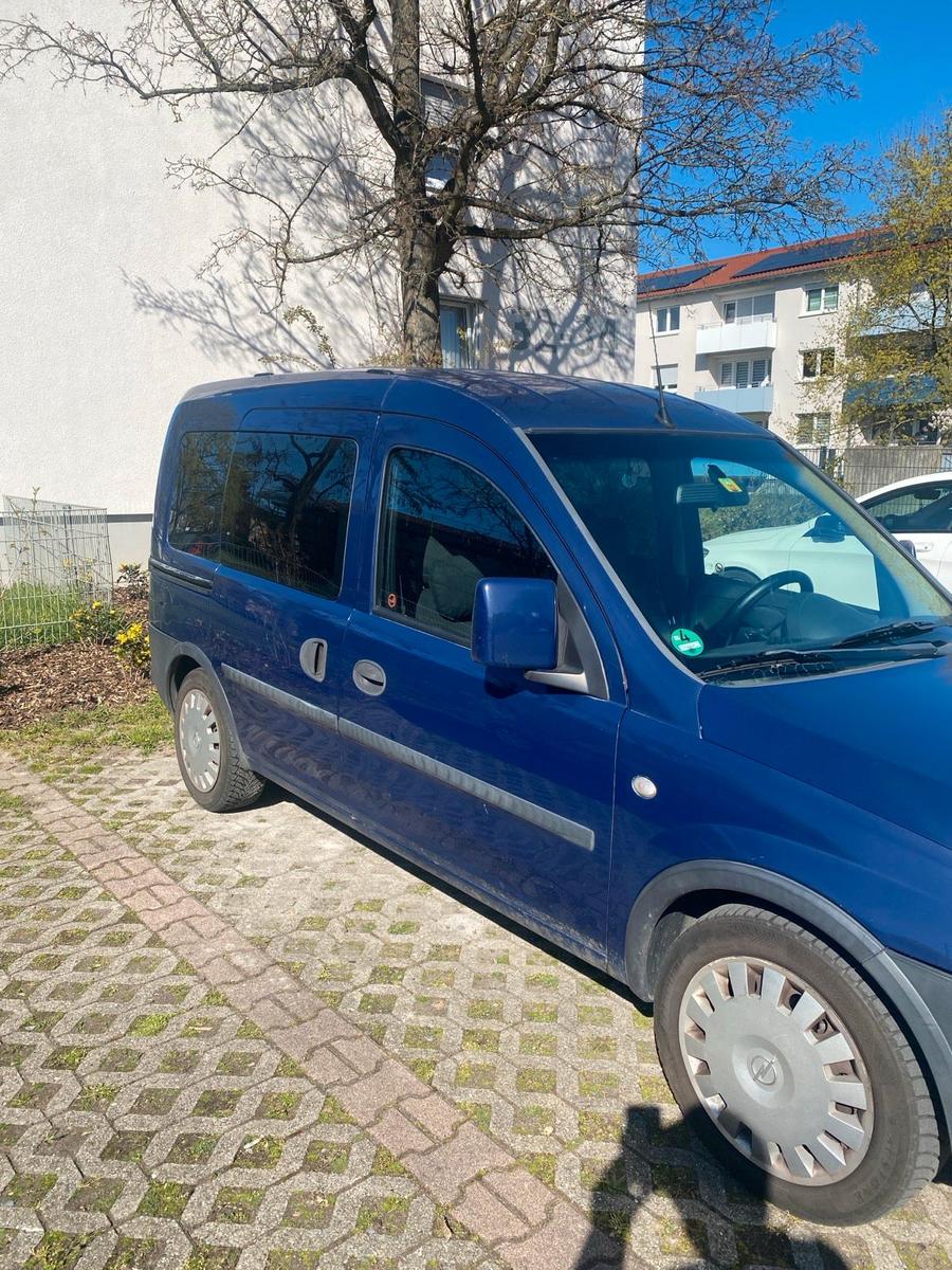 Opel Combo 2006 — rear view