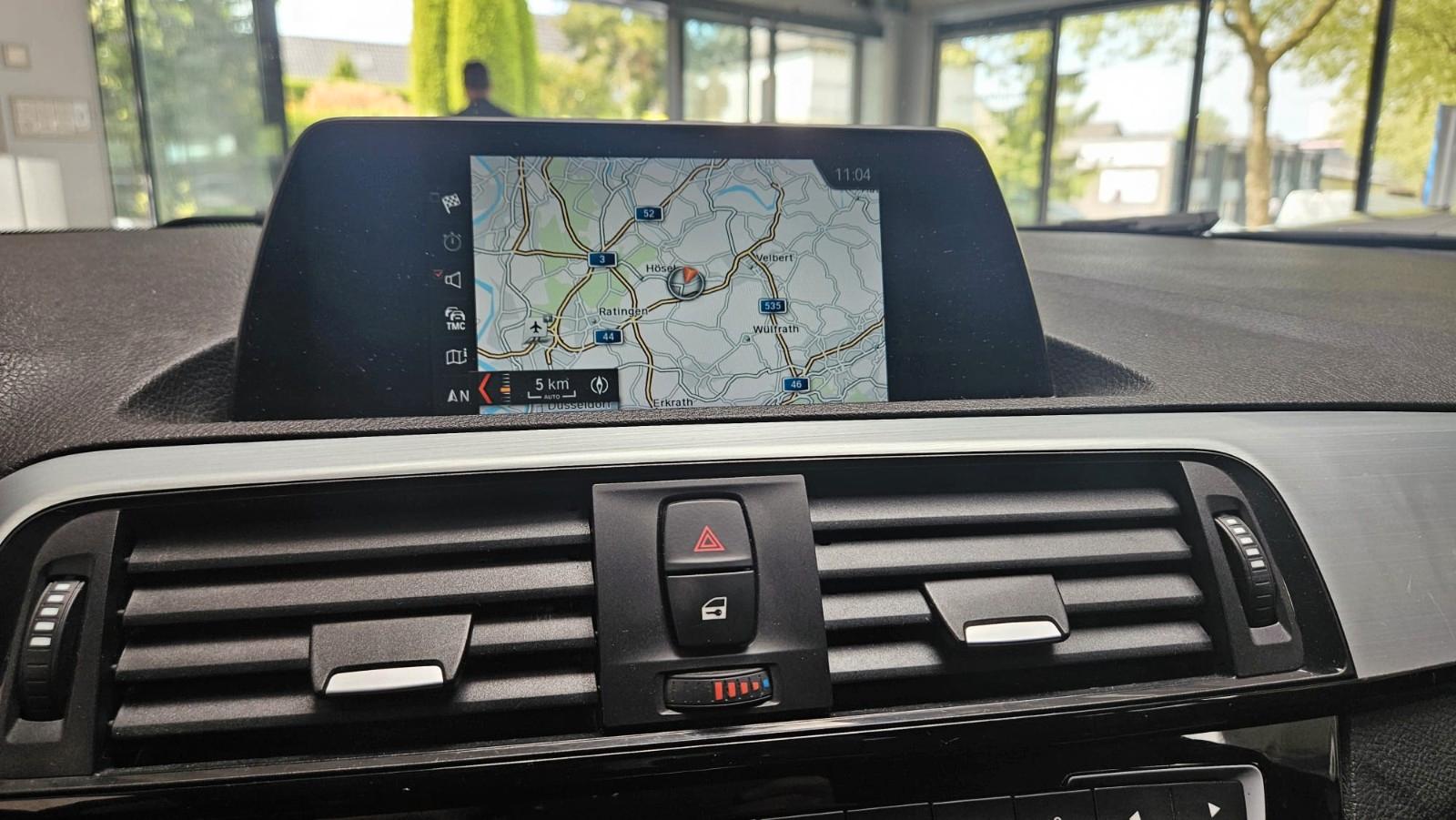 BMW 120i Vollleder Navi Tempomat Sitzheizung PDC LED