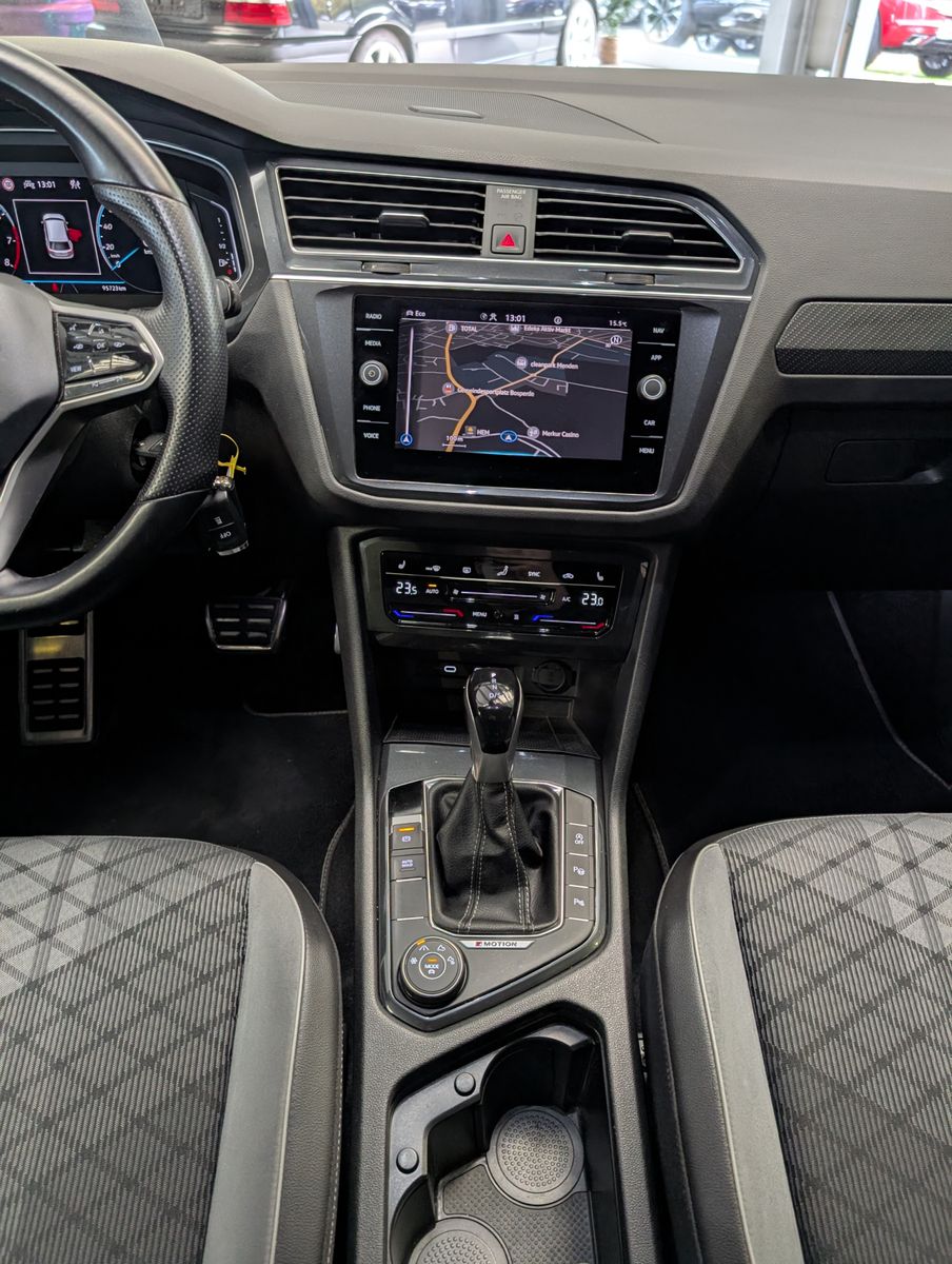 Fahrzeugabbildung Volkswagen Tiguan 2.0TSI R-Line 4M ACC HUD Cam StHz AHK 19"
