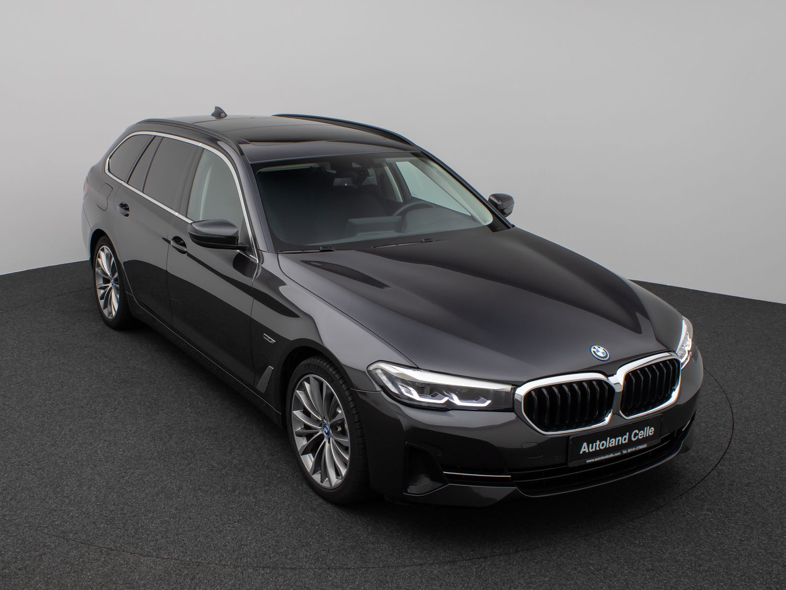 Fahrzeugabbildung BMW 530e xD Panorama DAB CockPitPro Alarm PDC 19Zoll