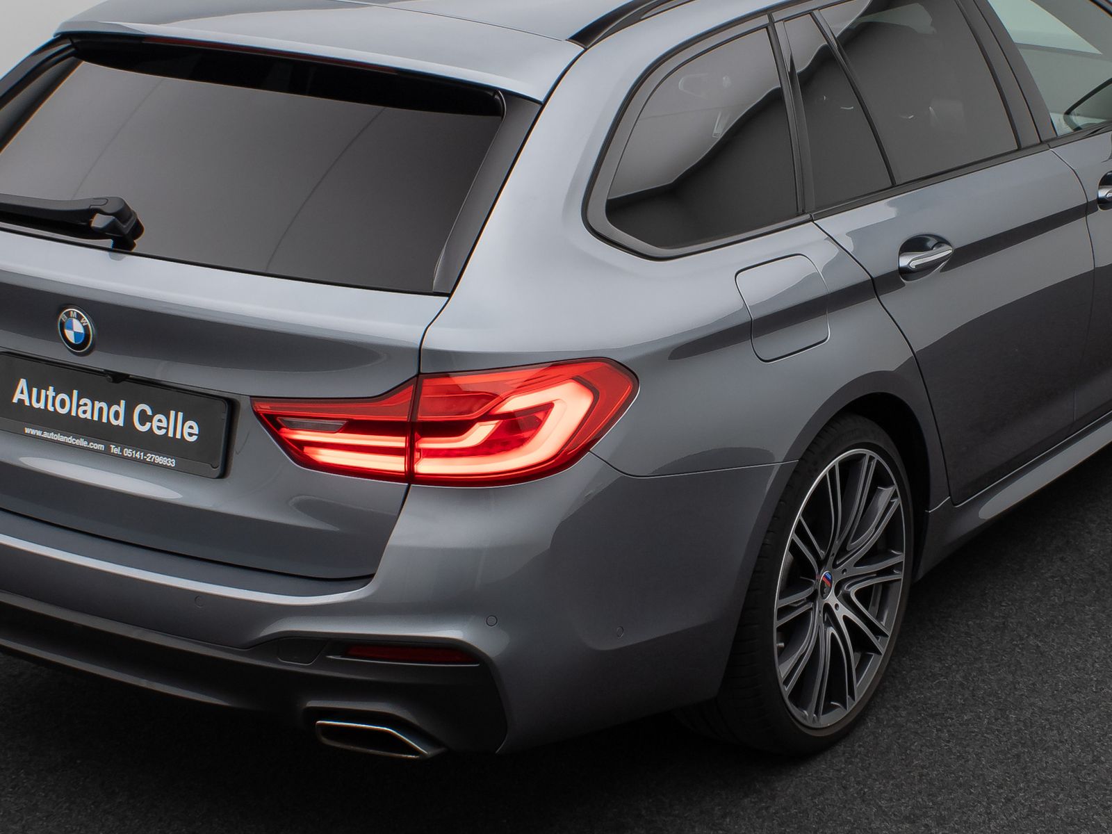 Fahrzeugabbildung BMW 530d xD M Sport Kamera HUD HiFi SoftCl Komfort