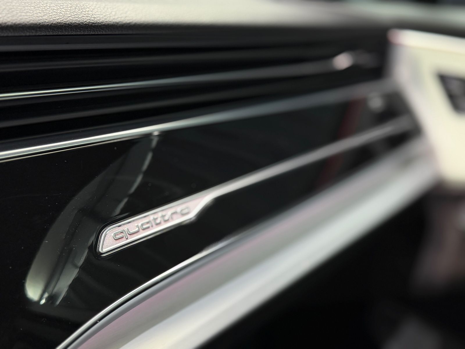 Fahrzeugabbildung Audi SQ7 4.0 TDI quattro|3D BANG&OLUFSEN|PANORAMA|AHK