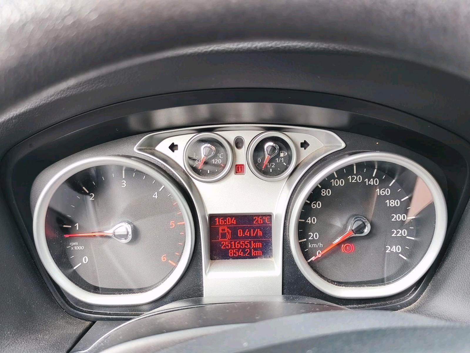 Ford Focus 2011 — photo 6