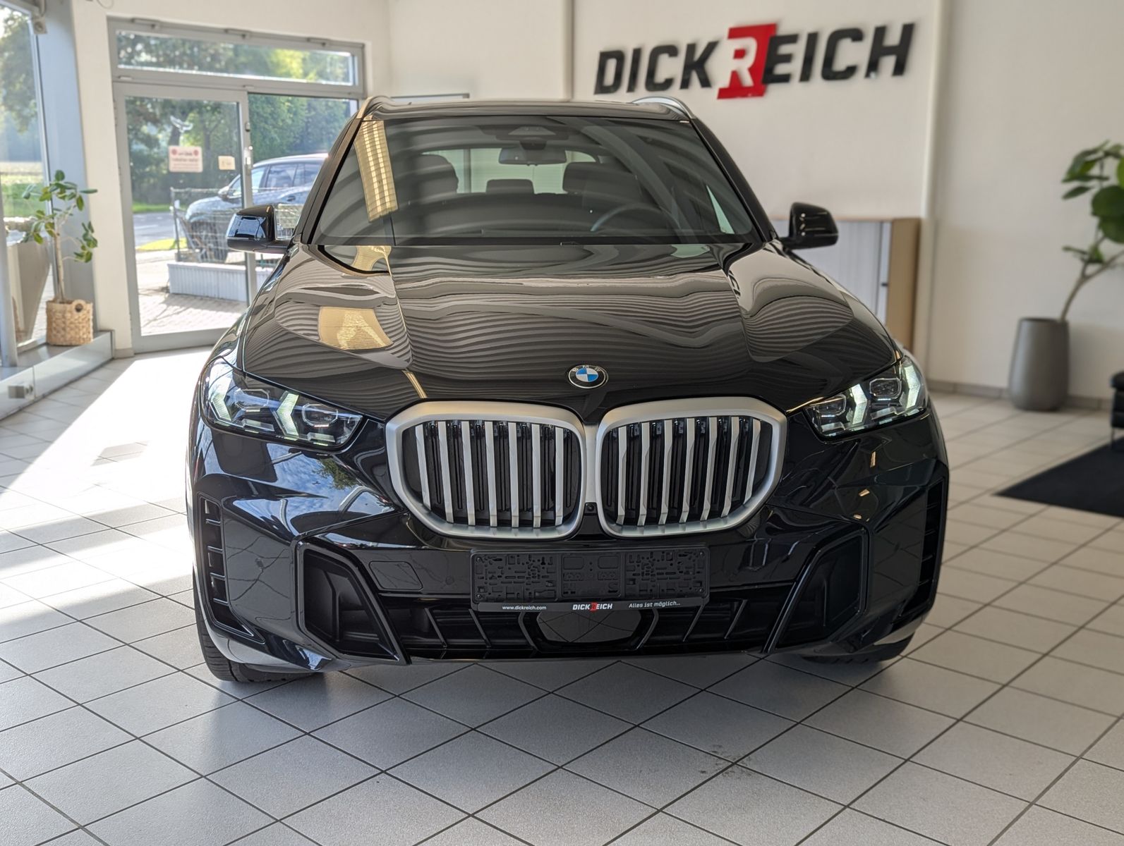 Fahrzeugabbildung BMW X5 40 d xD M-Sport Innov. Travel Merino AHK 21"