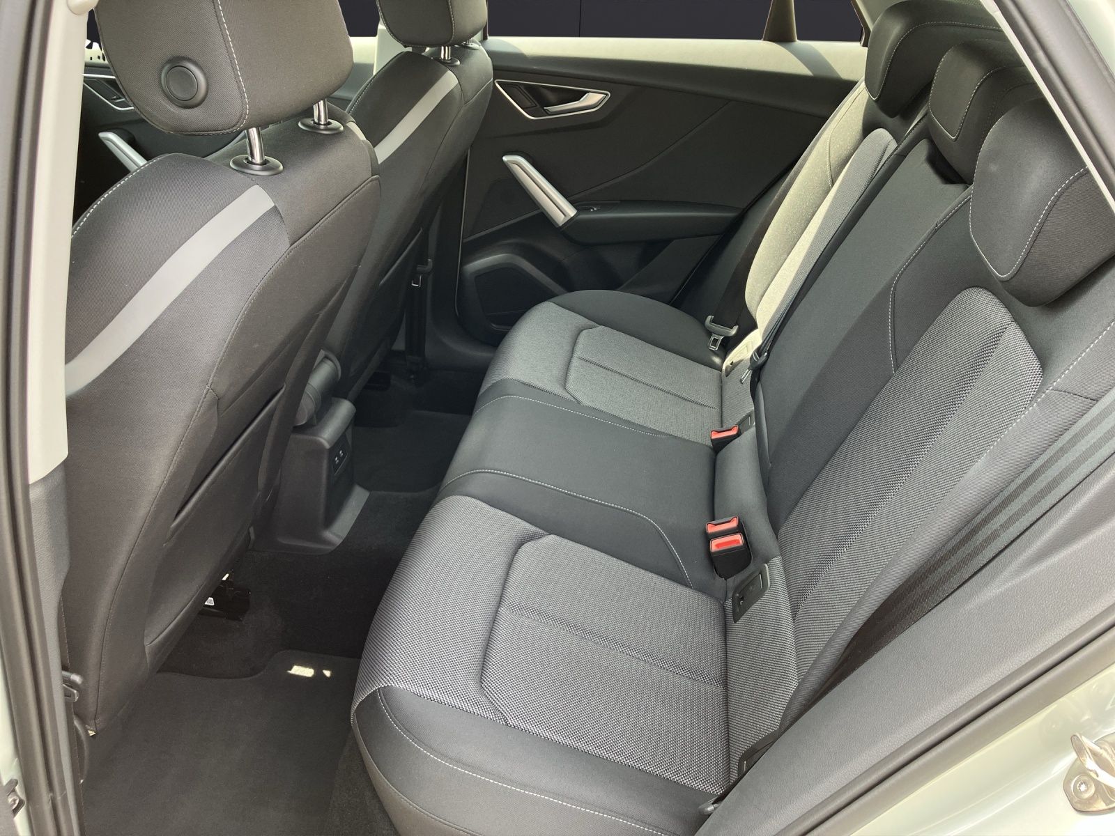 Fahrzeugabbildung Audi Q2 35 TFSI advanced LED ACC AVC RFK SH