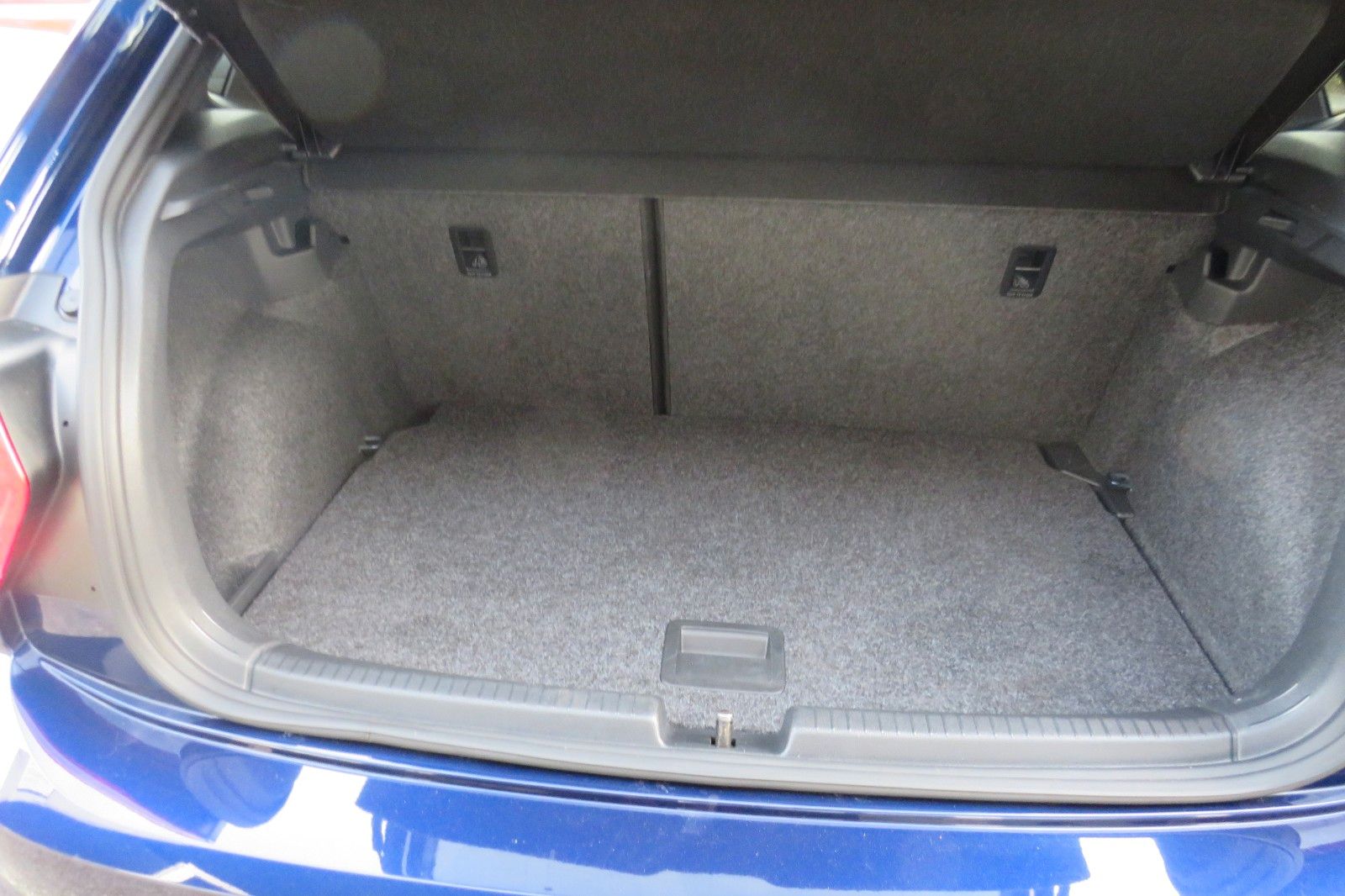 Fahrzeugabbildung Volkswagen Polo United KAMERA SITZH. NAVI KEYLESS APP-CON 1