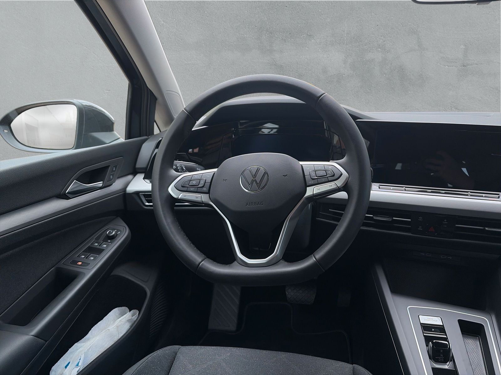 Fahrzeugabbildung Volkswagen Golf Variant 1.5 eTSI Life Kamera AppConnect SHZ