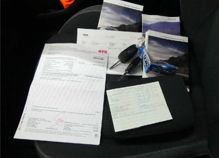 Fahrzeugabbildung Ford Focus T C&C 1.5 EB TEMP/LED/NAVI/SHZ/PDC/8Fach