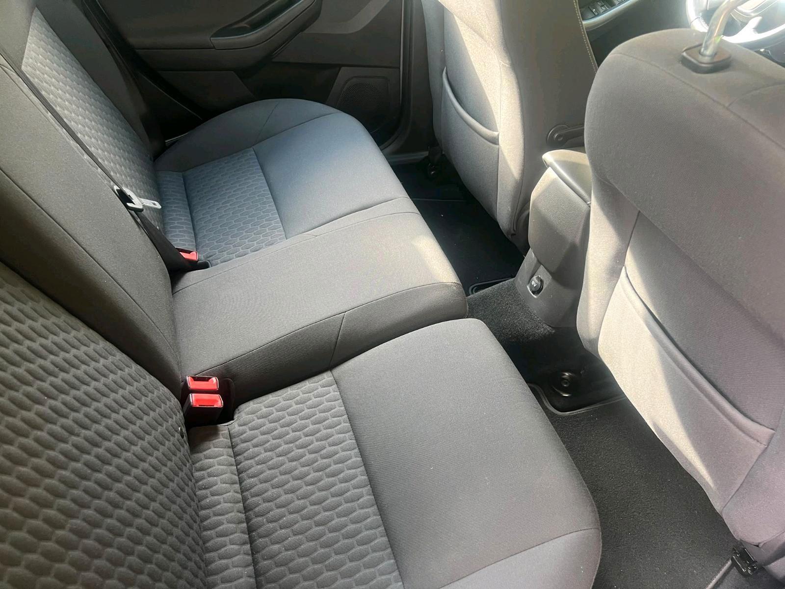 Ford Focus 2014 — photo 9