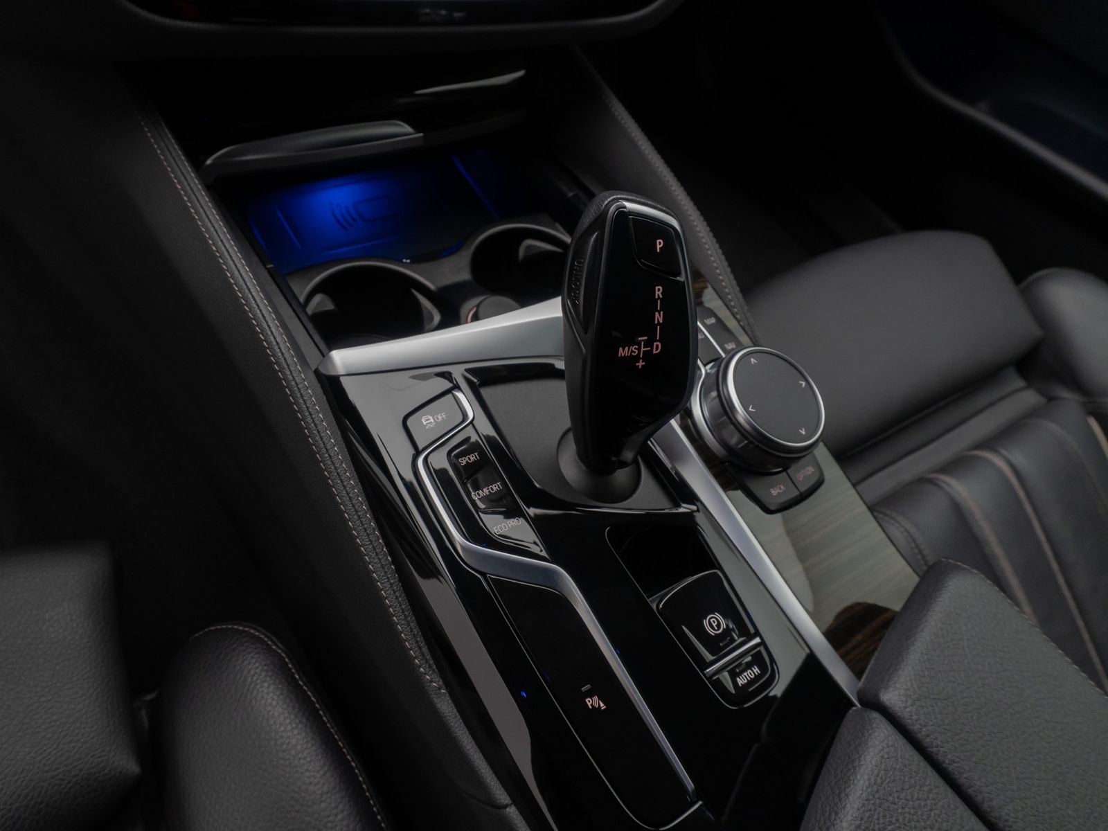 Fahrzeugabbildung BMW 530d xD M Sport DAB Kamera HUD Laser 4*Klima 19"