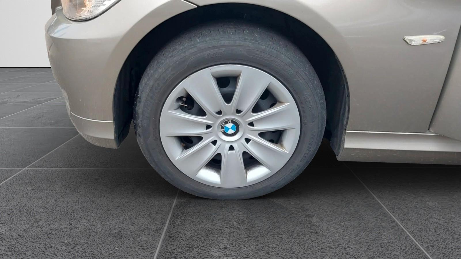 BMW 318 2012 — photo 17