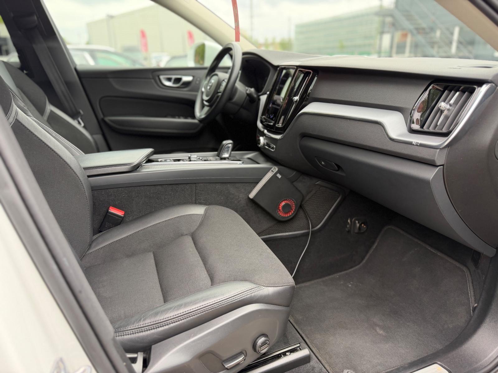 Volvo XC 60  Momentum Pro AWD*H&K*ACC*LED*AHK*