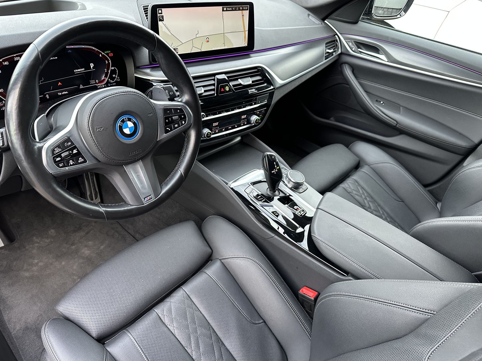 Fahrzeugabbildung BMW 530e Touring M-Sport NAV+LED+ACC+AHK+HEAD-UP+KAM