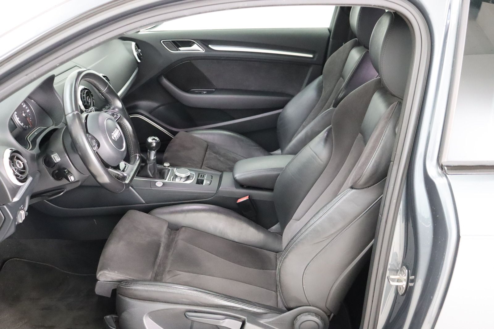 Fahrzeugabbildung Audi A3 2.0 TDI Ambition Sport * Xenon * Alcantara