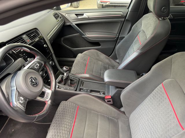 Fahrzeugabbildung Volkswagen Golf VII GTI Performance+Panorama+AHK+CarPlay+
