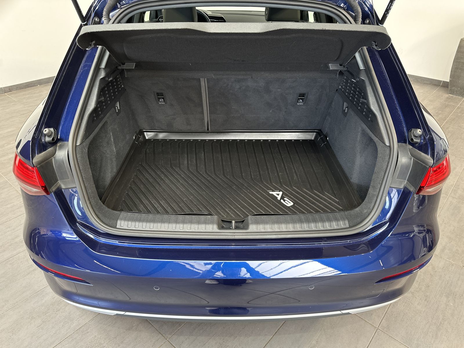 Fahrzeugabbildung Audi A3 SpB 40 TFSI e NAV+LED+PANO+CARPLAY+V-COCKPIT