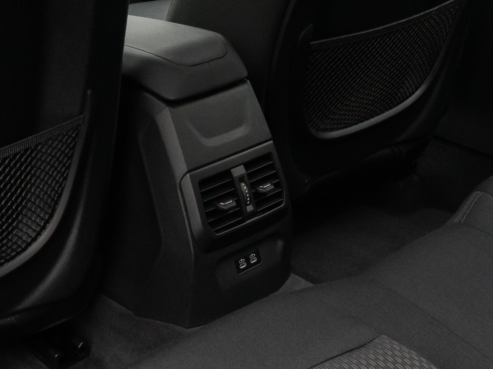 Fahrzeugabbildung BMW 118i Advantage HUD Kamera Alarm DAB CockpitProf