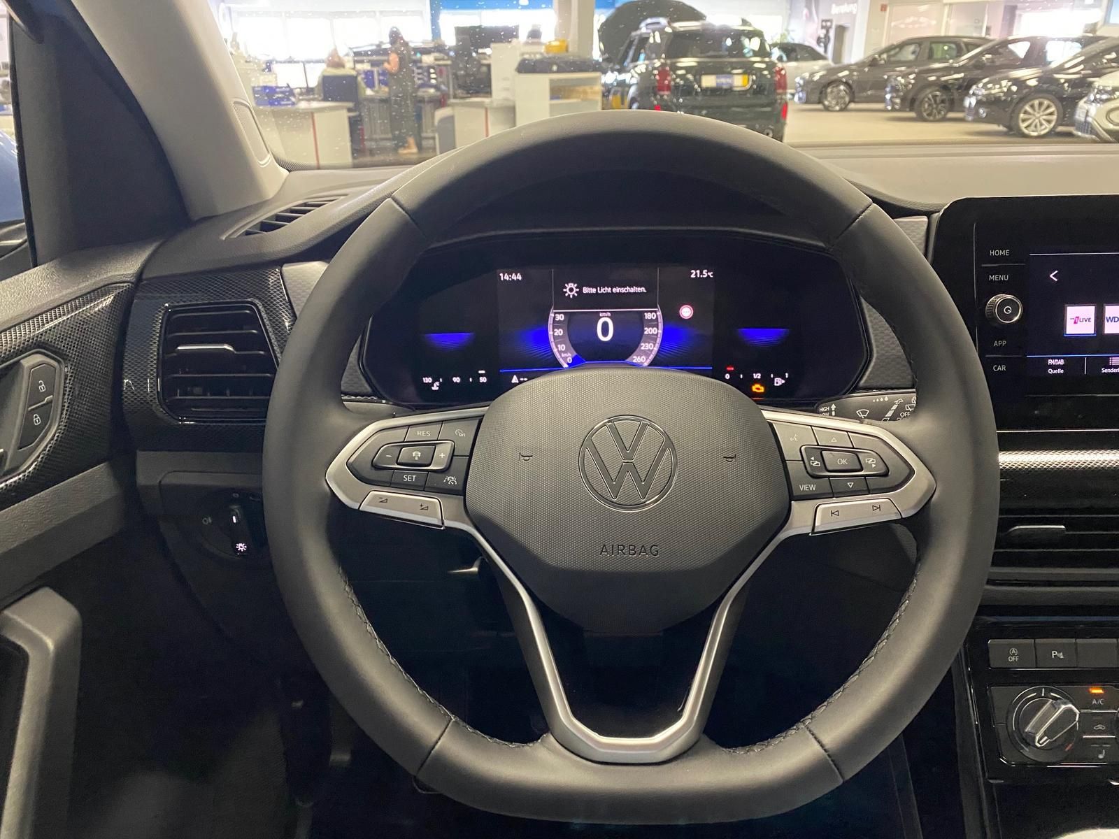 Fahrzeugabbildung Volkswagen T-Cross 1.0 TSI Life+APP+ACC+TOTWINKEL+KAMERA+++