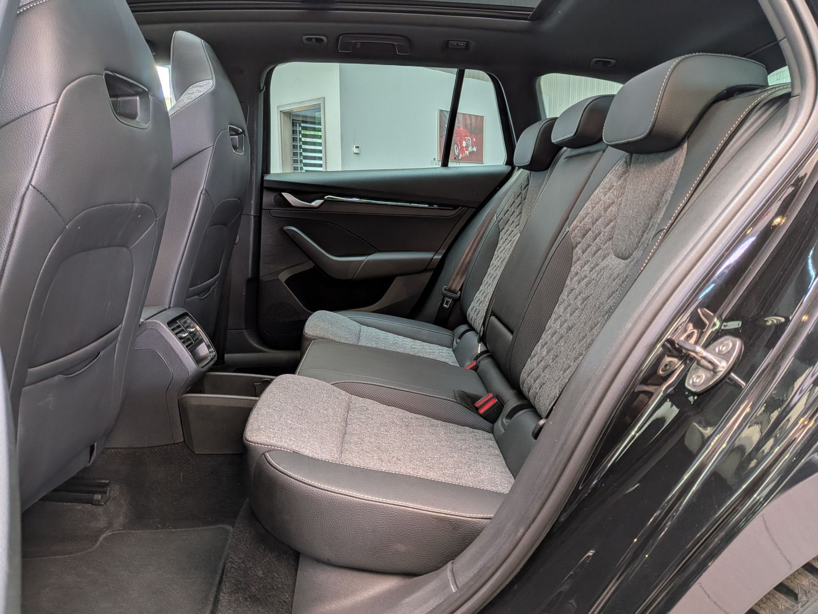 Fahrzeugabbildung SKODA Octavia 1.5 TSI Sportline MATRIX PANO AHK 5J-Gar