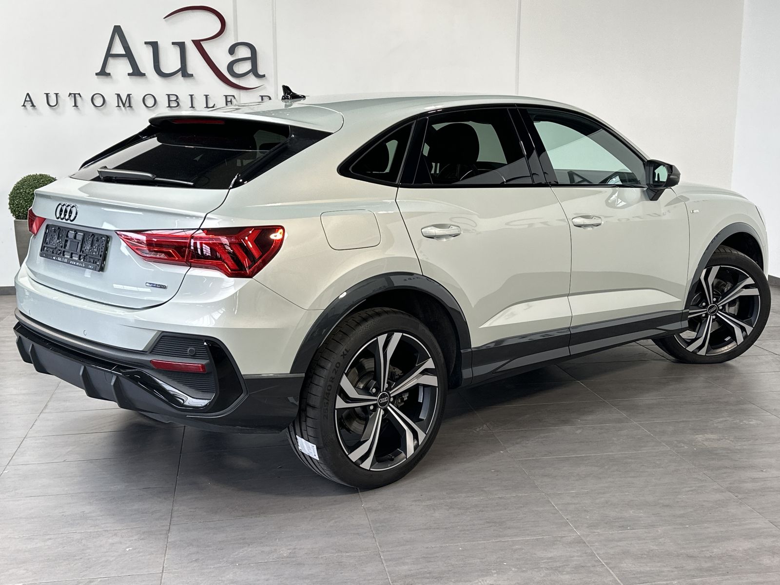 Fahrzeugabbildung Audi Q3 SpB 40 TDI Qu S-Line Black NAV+LED+V-COCKPIT