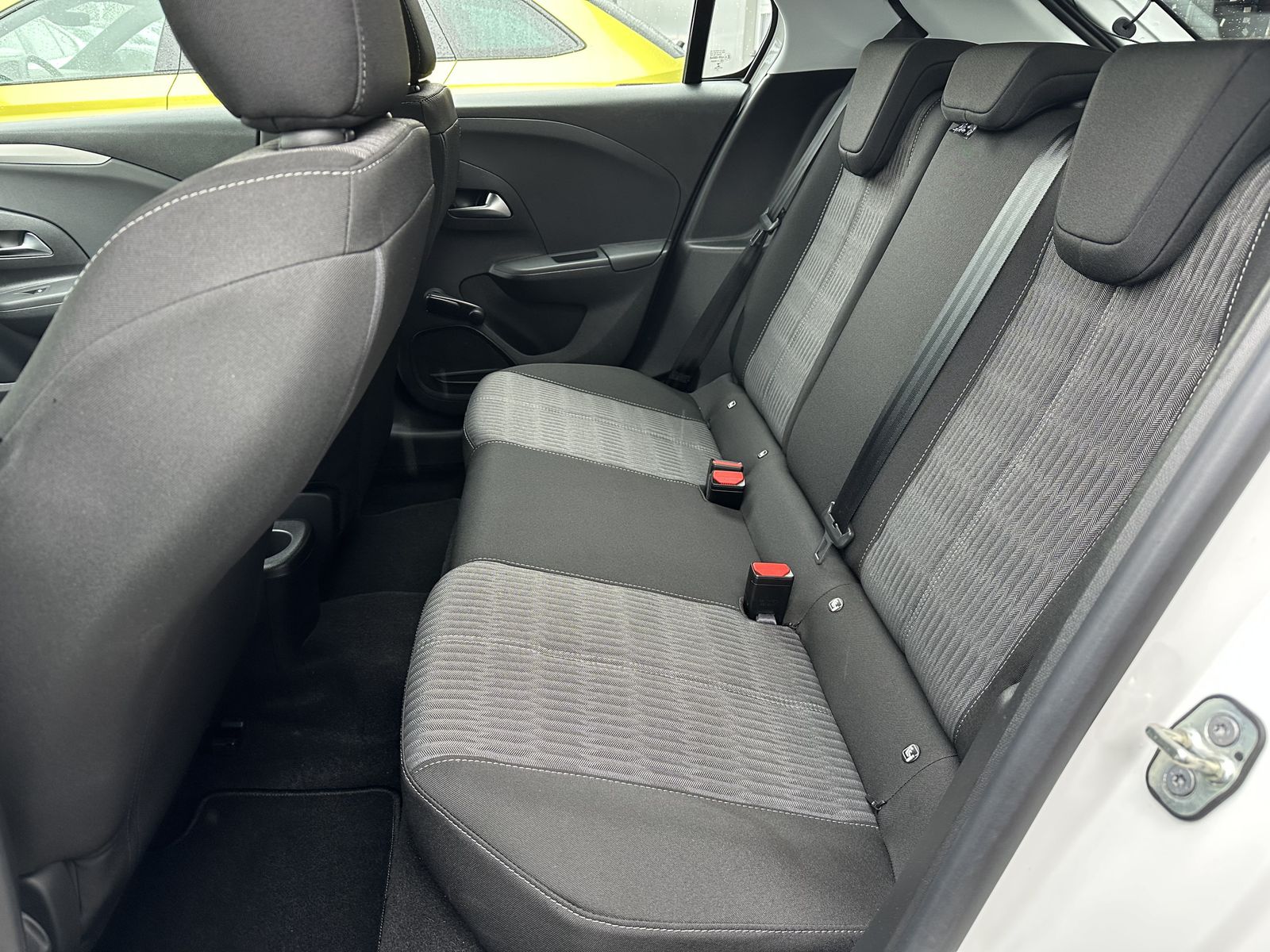 Fahrzeugabbildung Opel Corsa e Edition ALLWETTER+CARPLAY+DAB+1HD+16ZOLL