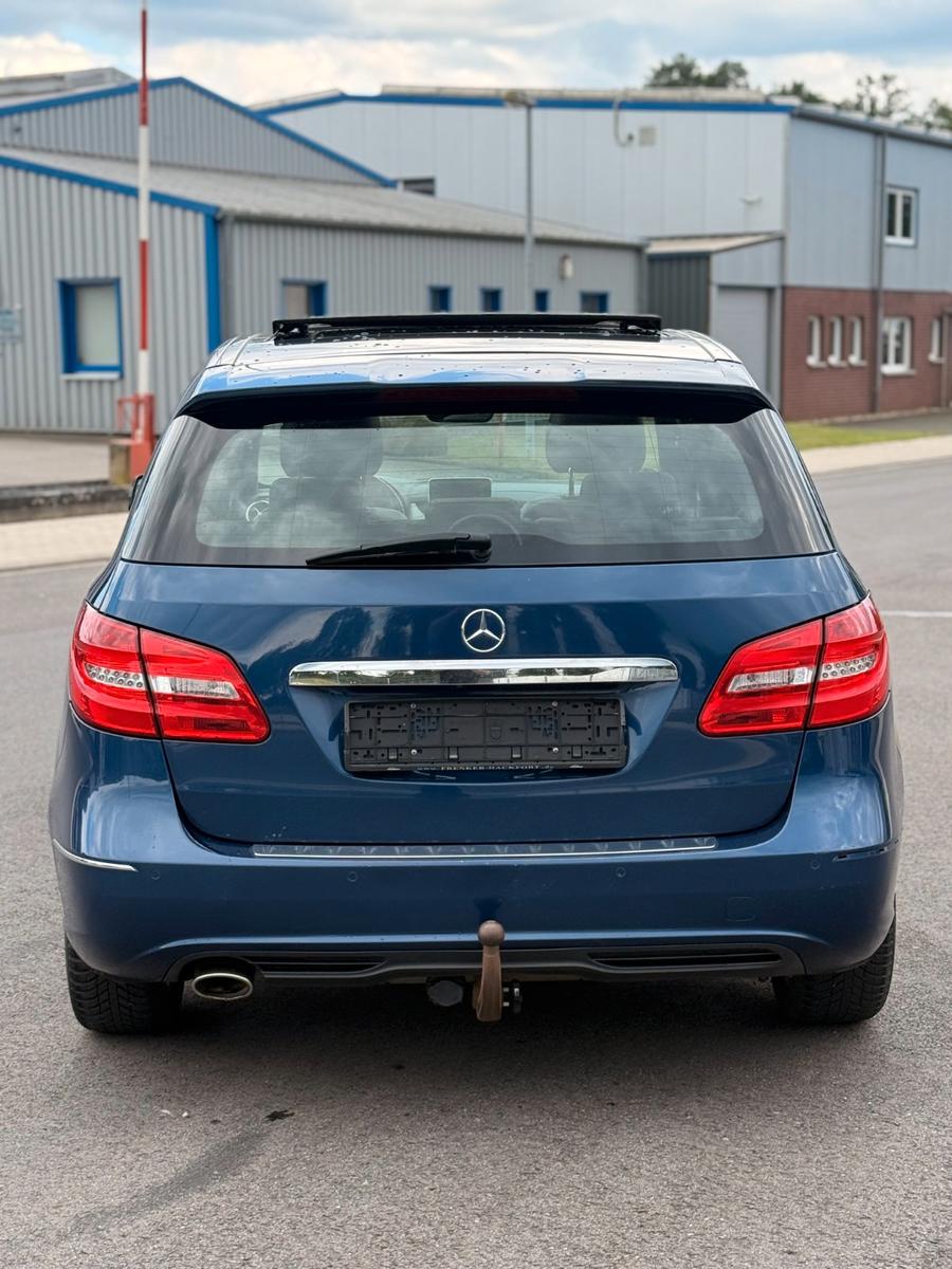 Mercedes-Benz B180 2011 — photo 7