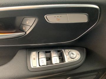Mercedes V 220 - 12