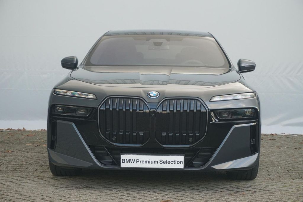 BMW 750 — fotografia 3