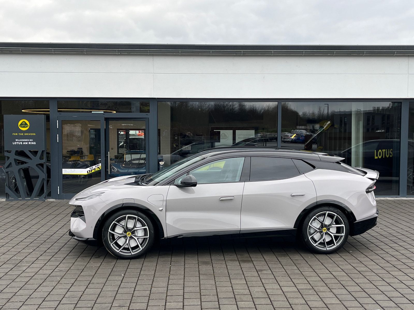 Lotus Eletre - Bild 4