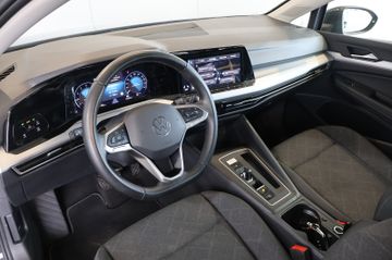 Volkswagen Golf VIII Life 1.0 eTSI AID+ACC+LED+CARPLAY