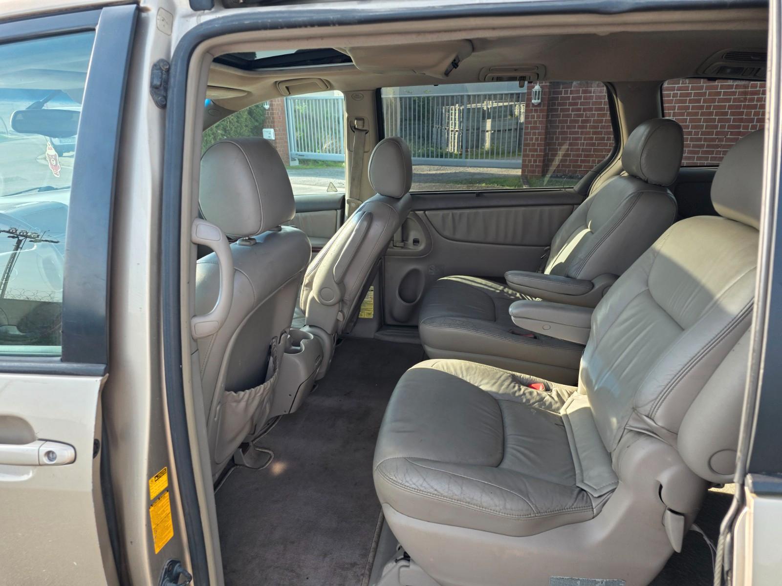 Toyota Sienna 2004 — photo 15