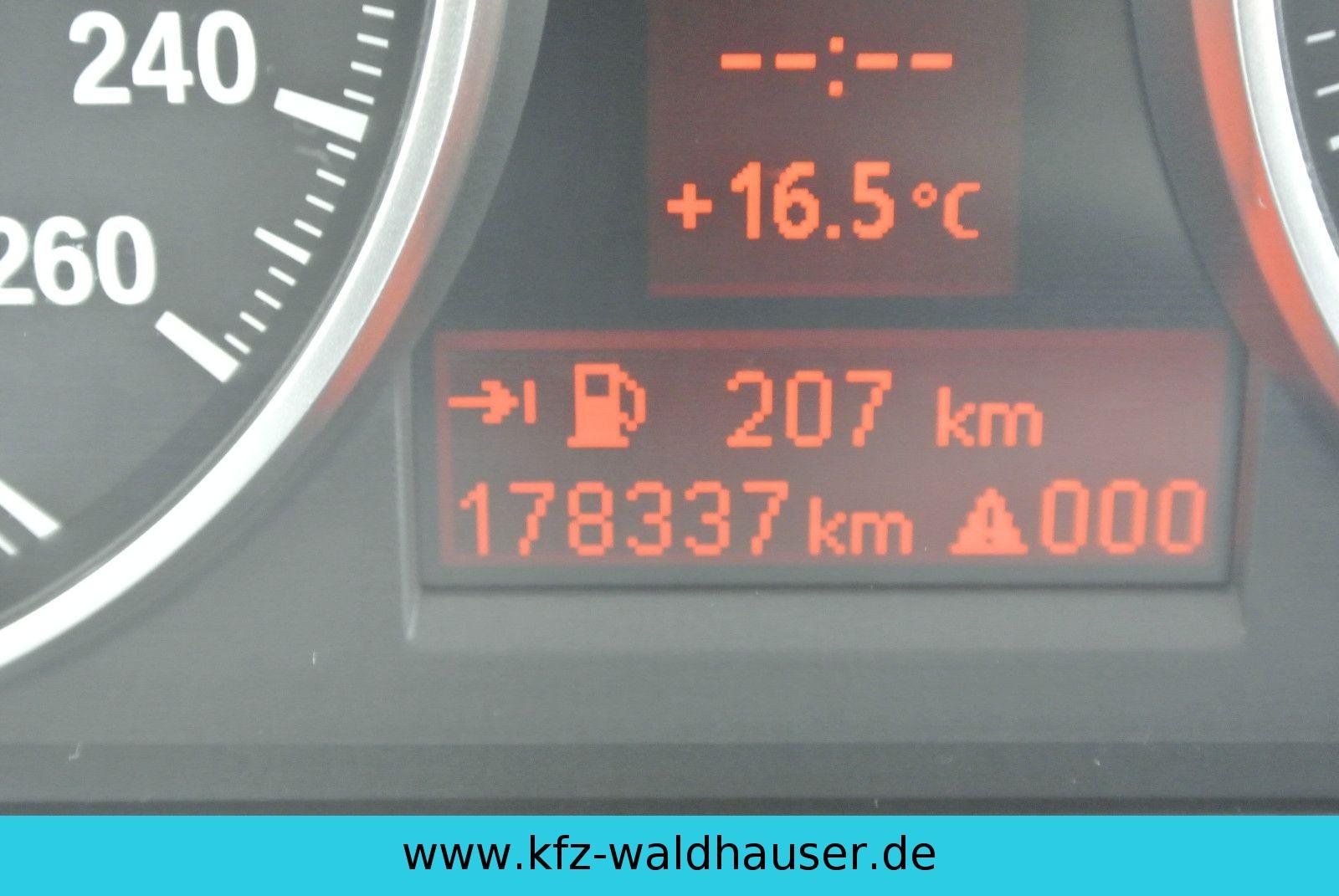 BMW 318 2008 — photo 18