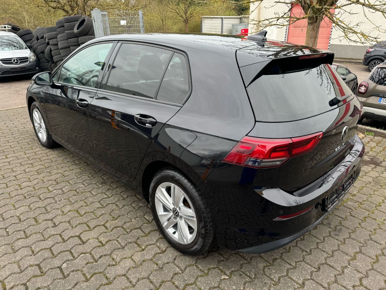 Fahrzeugabbildung Volkswagen Golf VIII Lim. Life eTSI LED+Navi+Lane