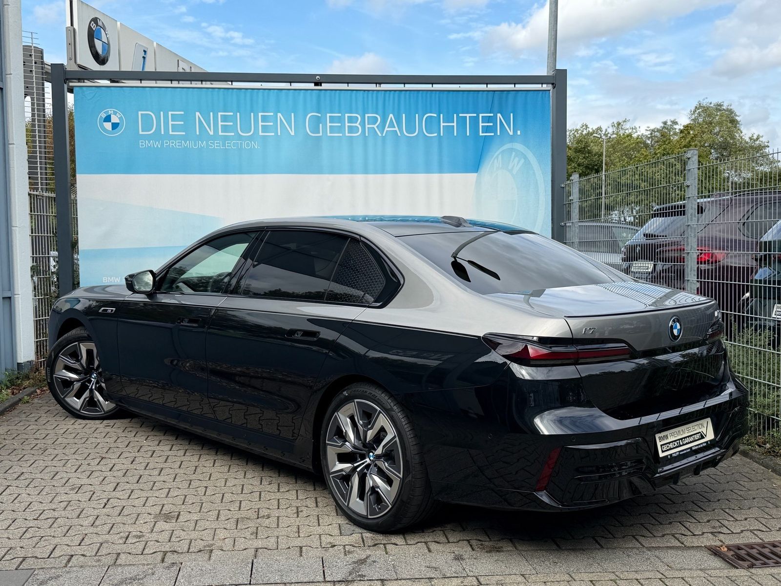BMW i7 M70 xDrive M Sport Two-Tone B&W TV Lounge foto 5
