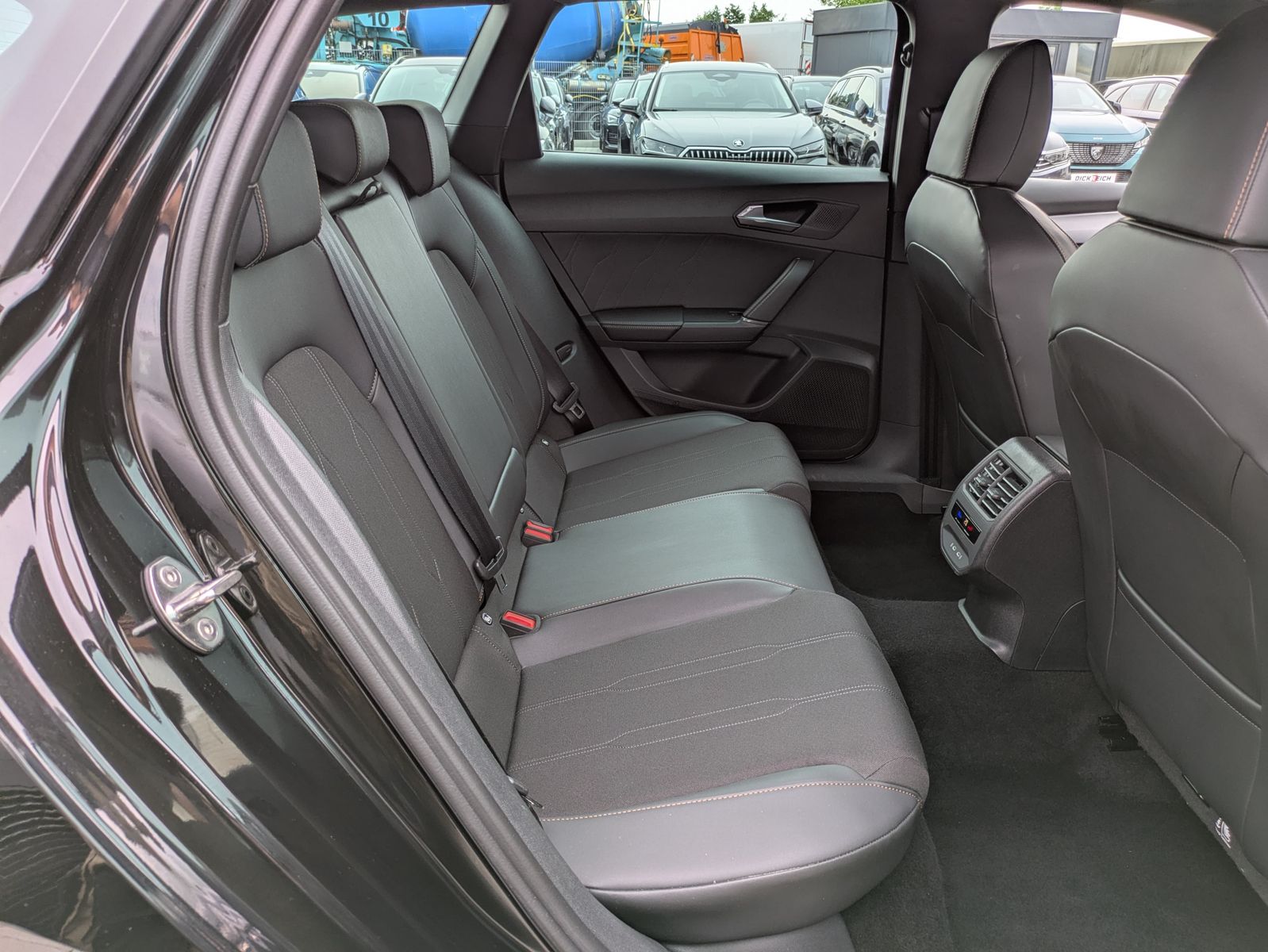 Fahrzeugabbildung CUPRA Leon 1.5 eTSI DSG MATRIX-LED*ACC*AHK*KAMERA*18"