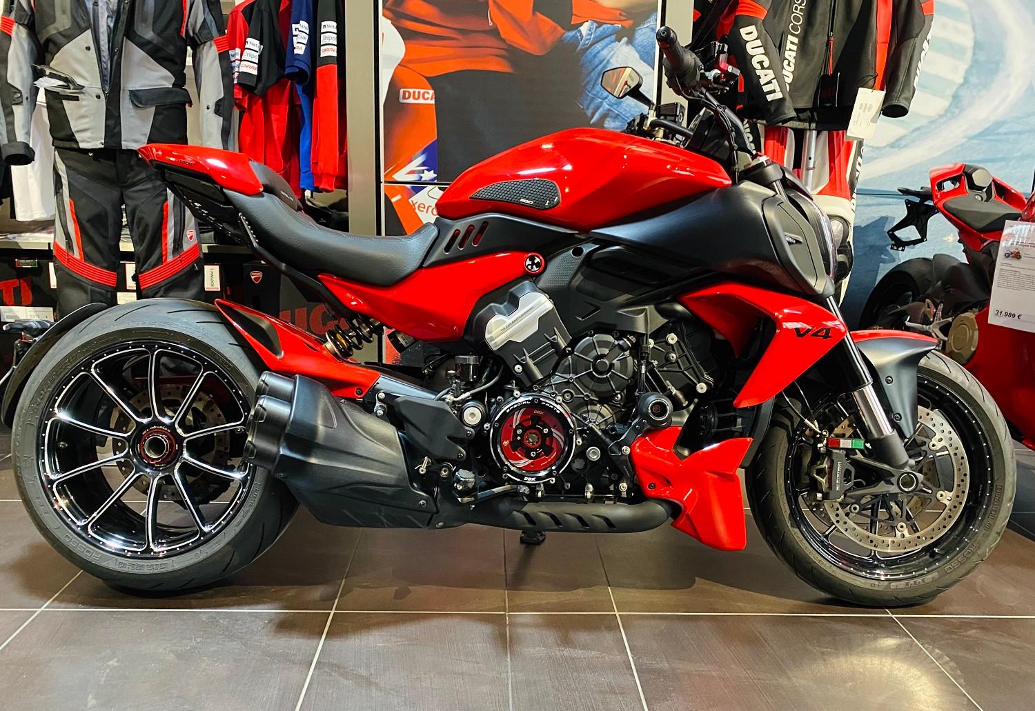 Ducati Diavel V4 + 5000€ Zubehör