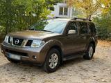 Nissan Pathfinder 7 Sitze 4.0 Benzin - Nissan Pathfinder mit Benzin-Antrieb: Automatik