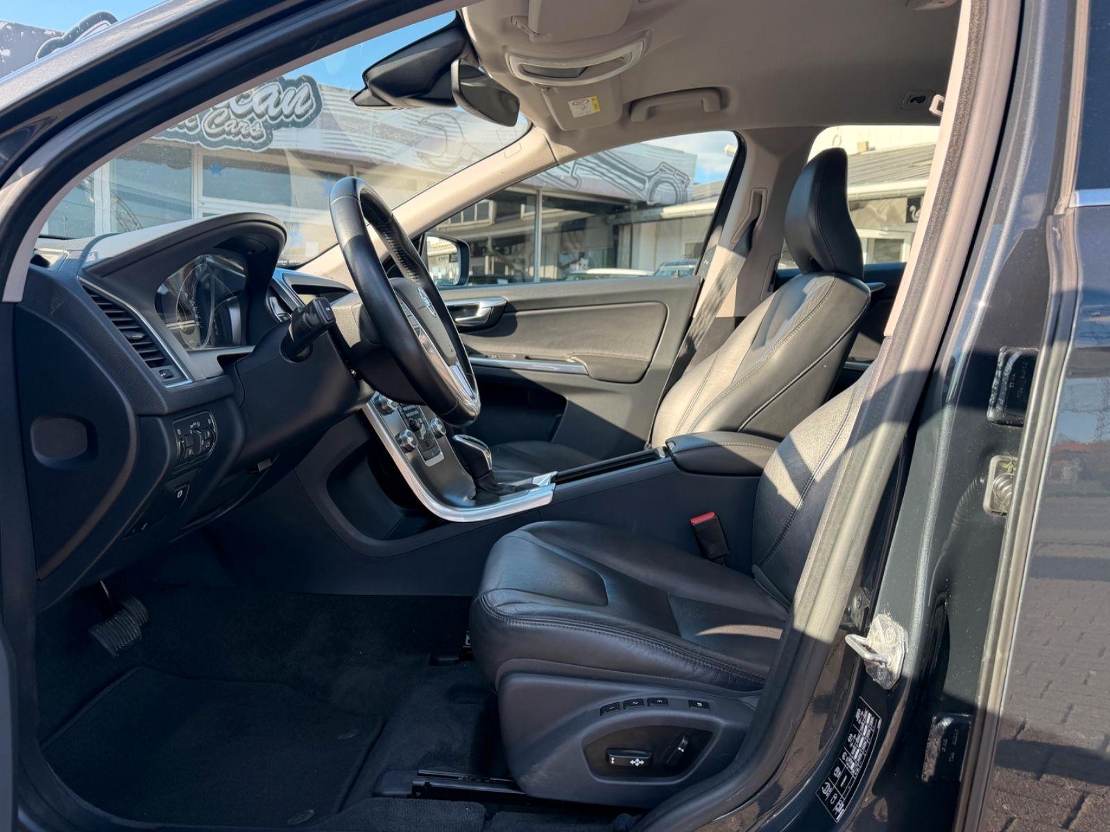 Volvo XC60 2.0d Momentum/Auto./Leder/Navi