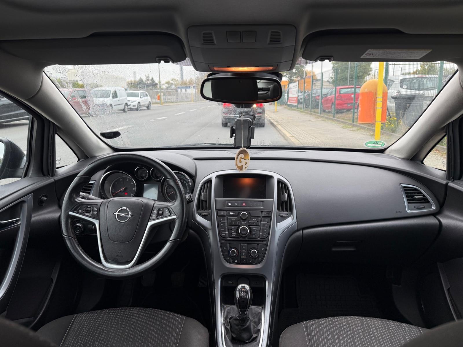 Opel Astra 2014 — фото 14