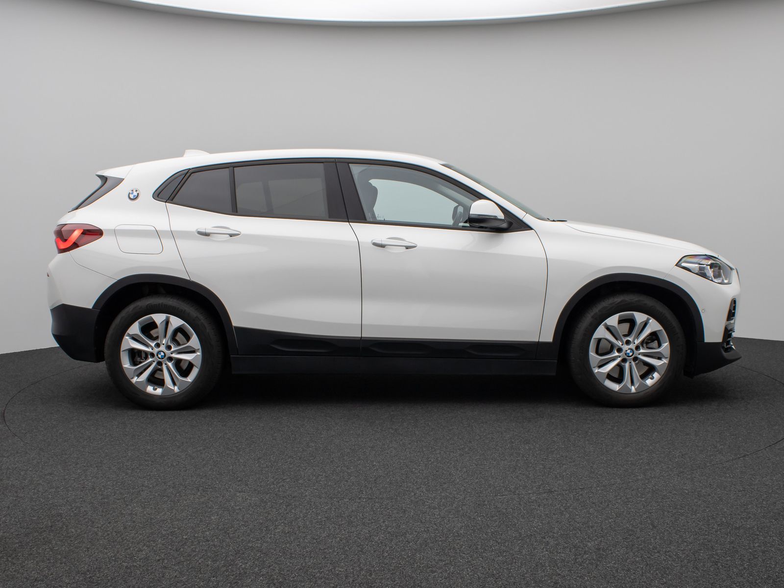 Fahrzeugabbildung BMW X2 xD25e Kamera HUD DAB HiFi Navi+Komfort Alarm