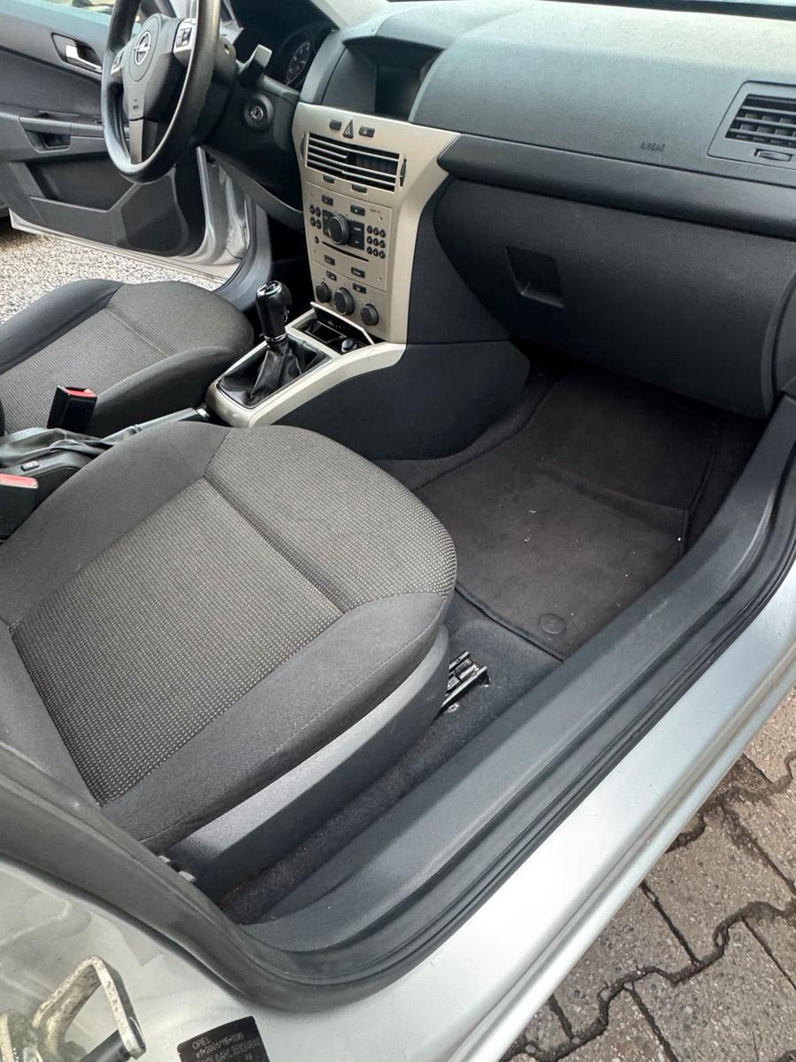 Opel Astra 2008 — photo 10