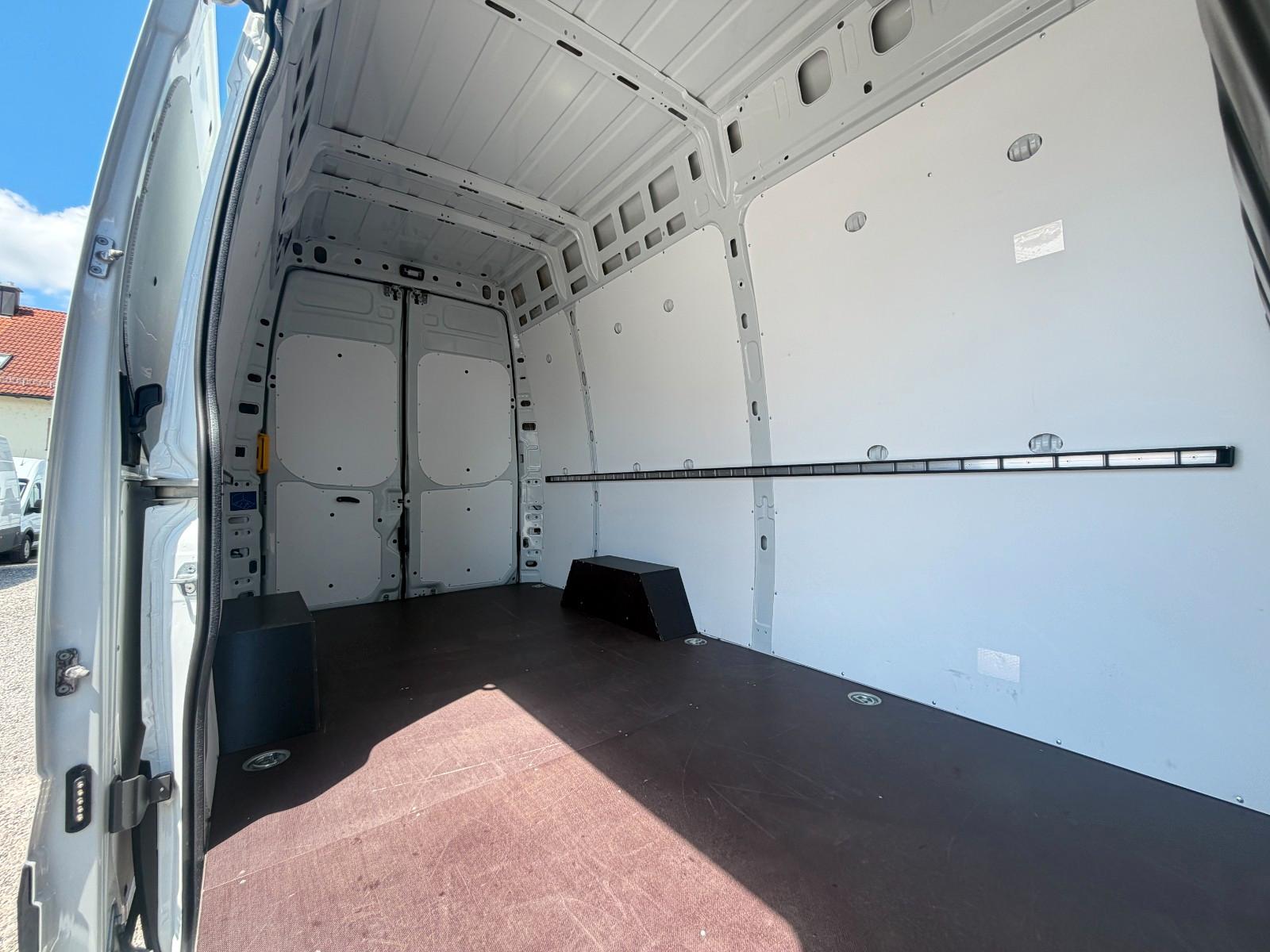 Iveco DAILY 35S18V L3H3 AUTOMATIK HOCHDACH! AHK 176 PS