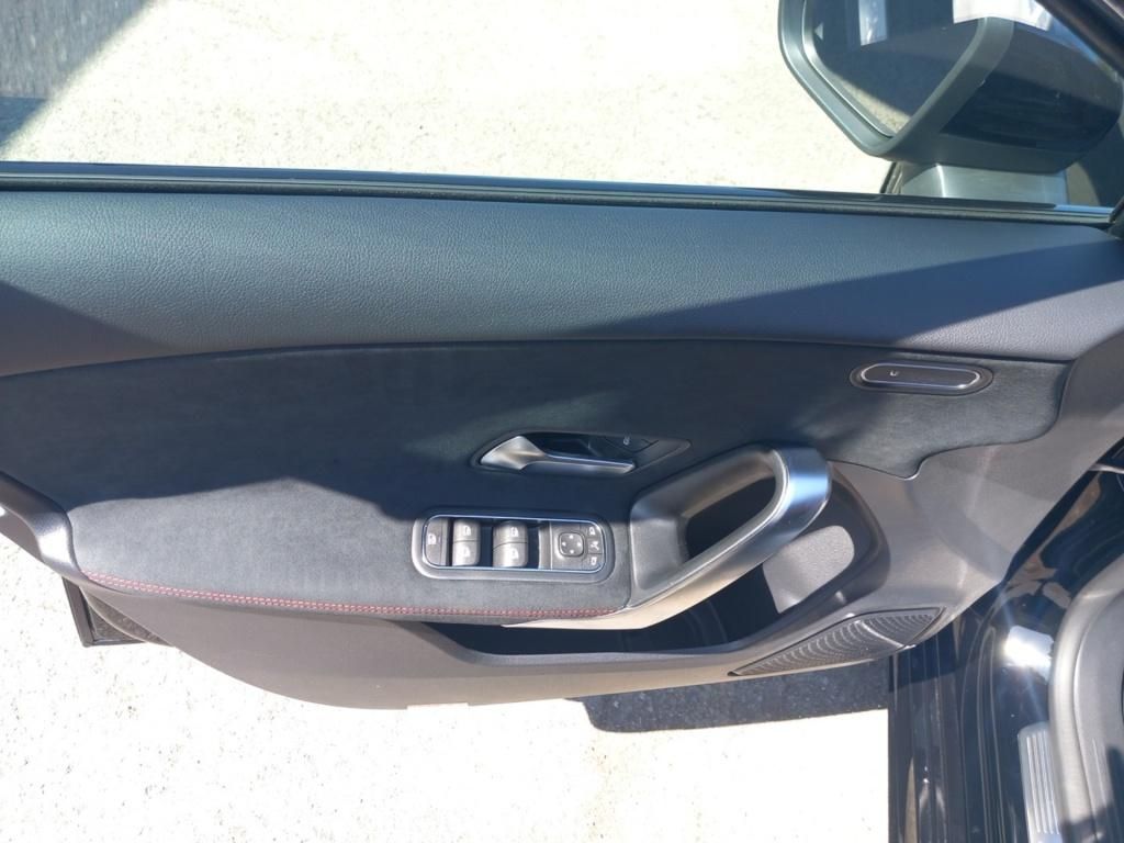 Fahrzeugabbildung Mercedes-Benz A 180 Kompaktlimousine AMG Line*Night Paket*LED