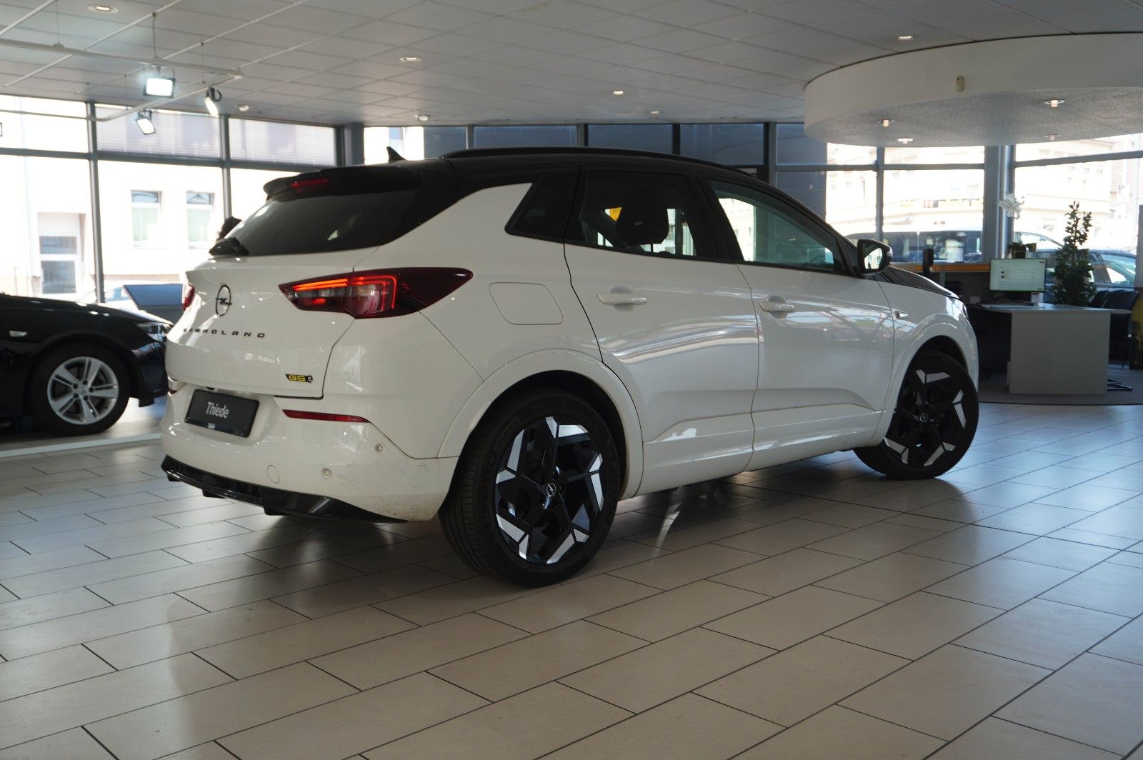 Fahrzeugabbildung Opel Grandland (X) 1.6T GSe HYBRID 4X4 NAVI/LED/SPORT