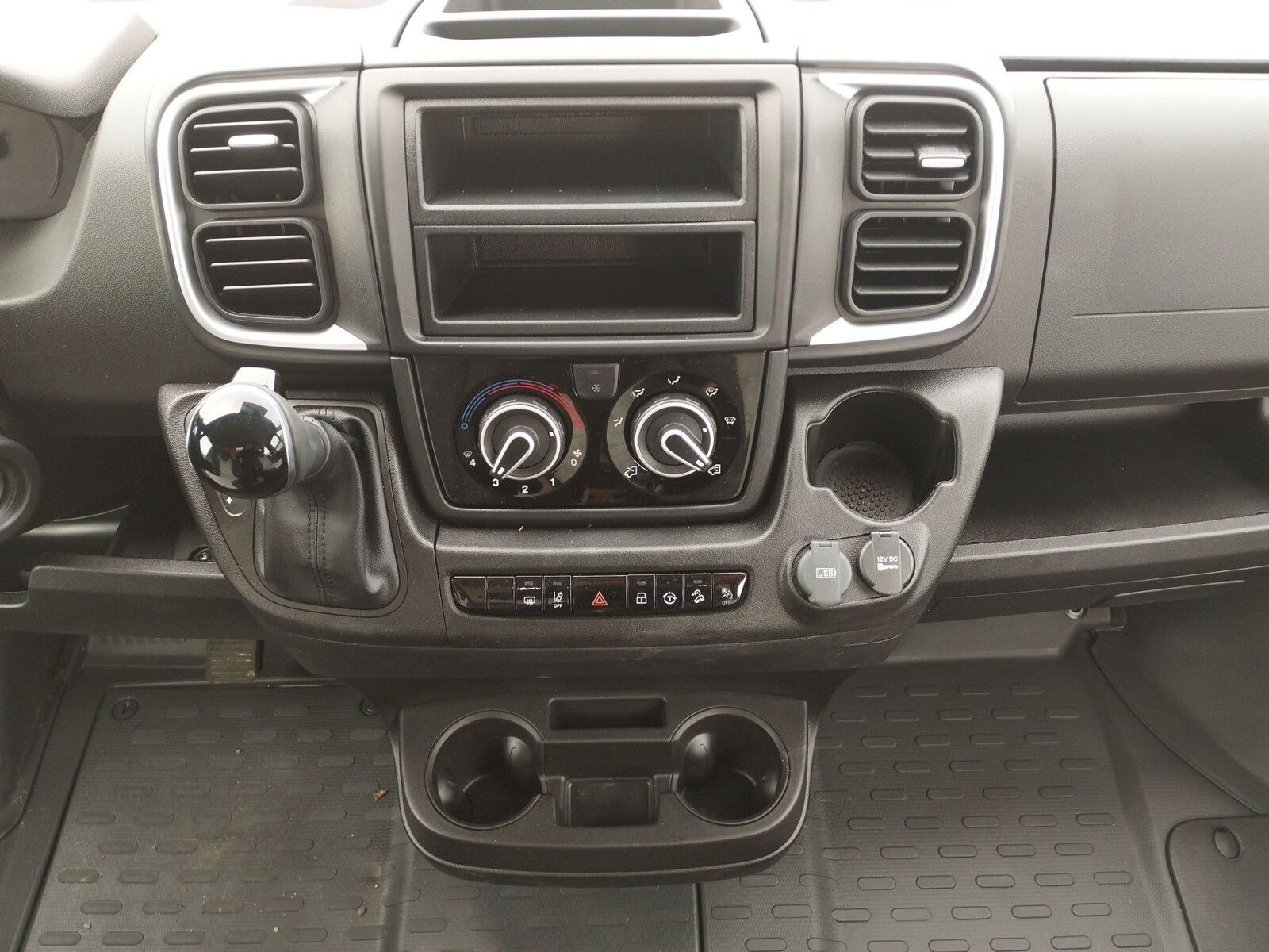 Fahrzeugabbildung Sunlight Adventure Cliff 602 Automatik, Dörr Edition, LTE