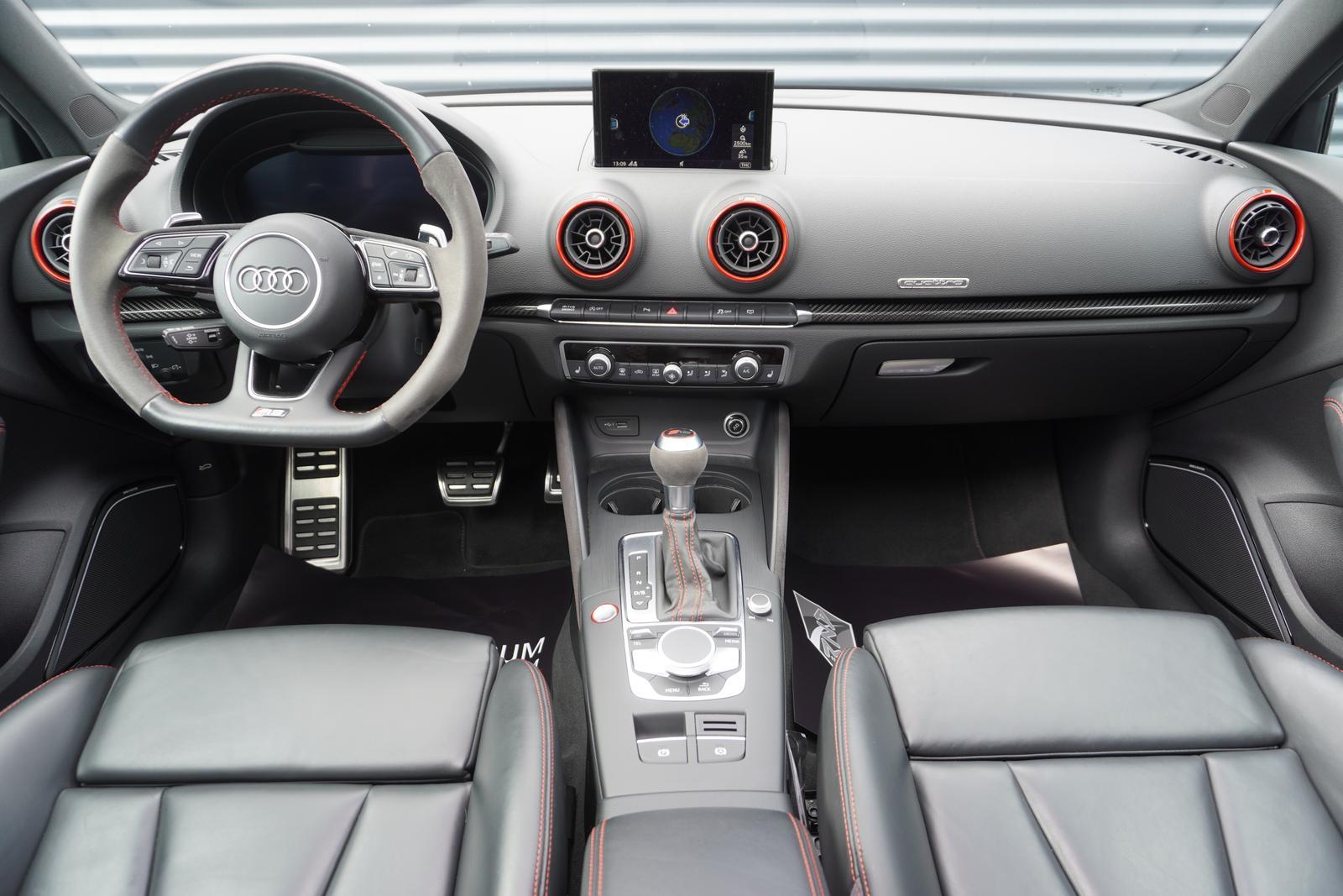 Audi RS3 QUATTRO|SPORTBACK|RS-SITZE|PANORAMA|MATRIX