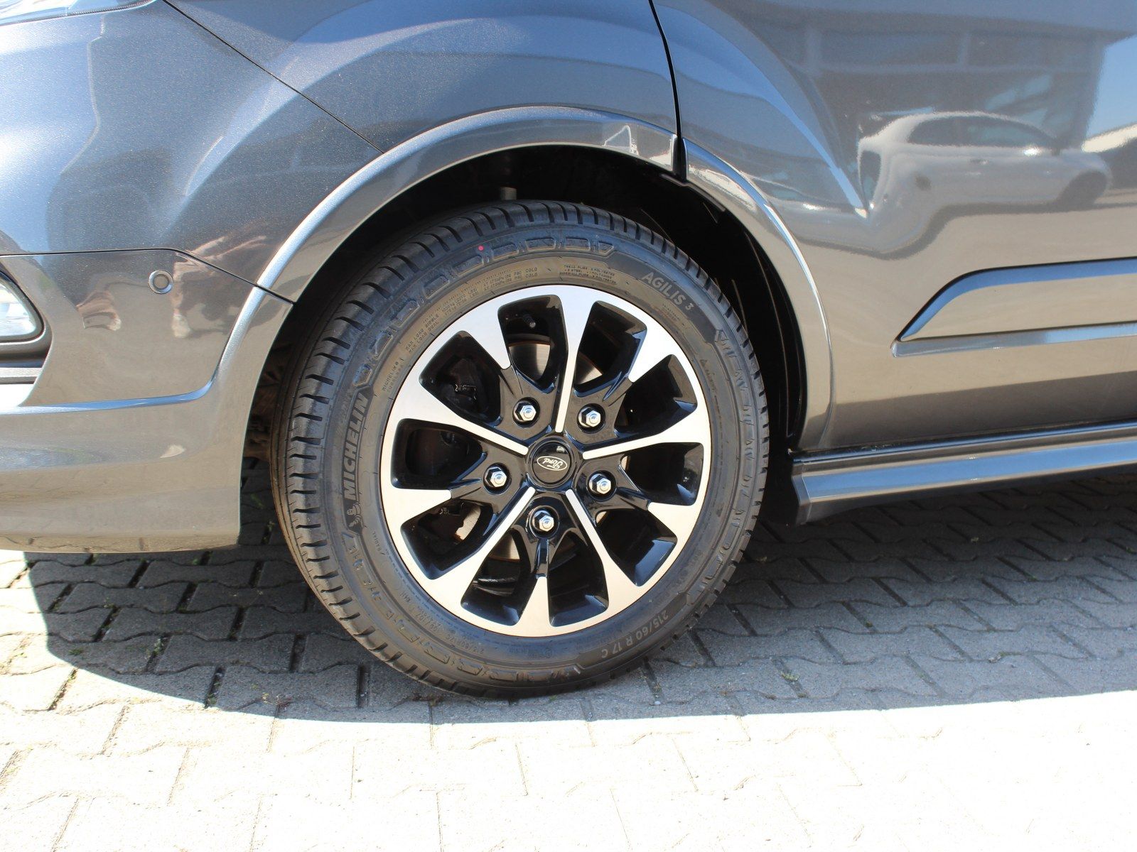 Fahrzeugabbildung Ford Transit Custom 320 L1 Sport 2,0 TDCi