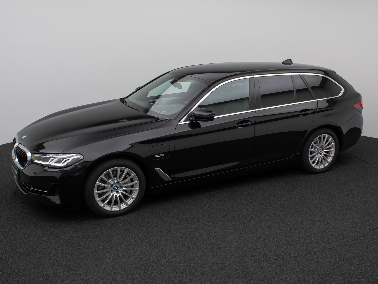 Fahrzeugabbildung BMW 530e HUD Laser DAB Kamera H/K AHK Alarm Sport